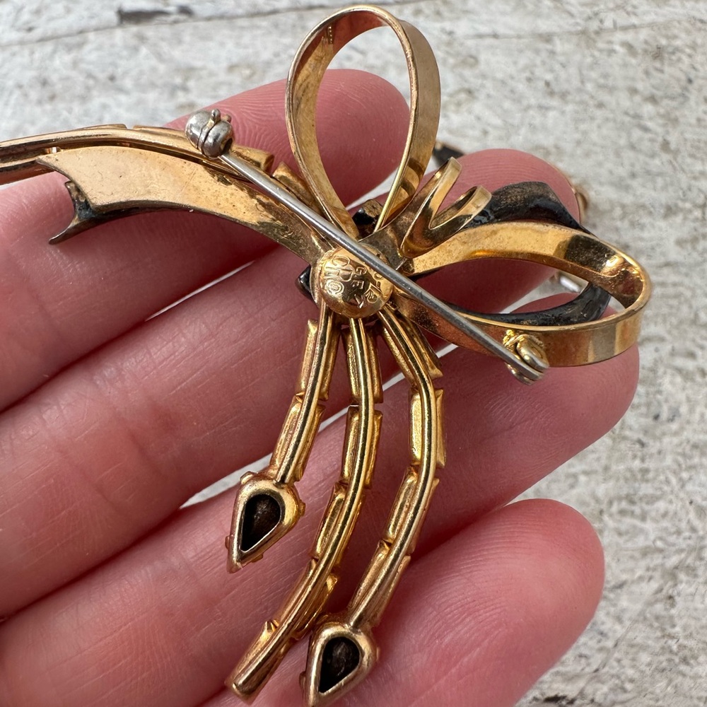 Vintage 1940s 12k GF Rhinestone Ribbon Work Brooch And Earrings - Picture 8 of 8